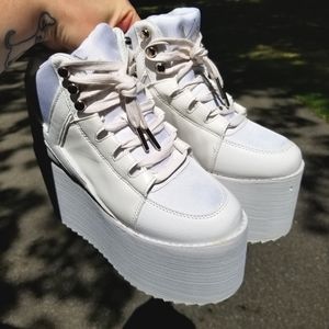 YRU Qozmo Hi platform sneakers W US size 6